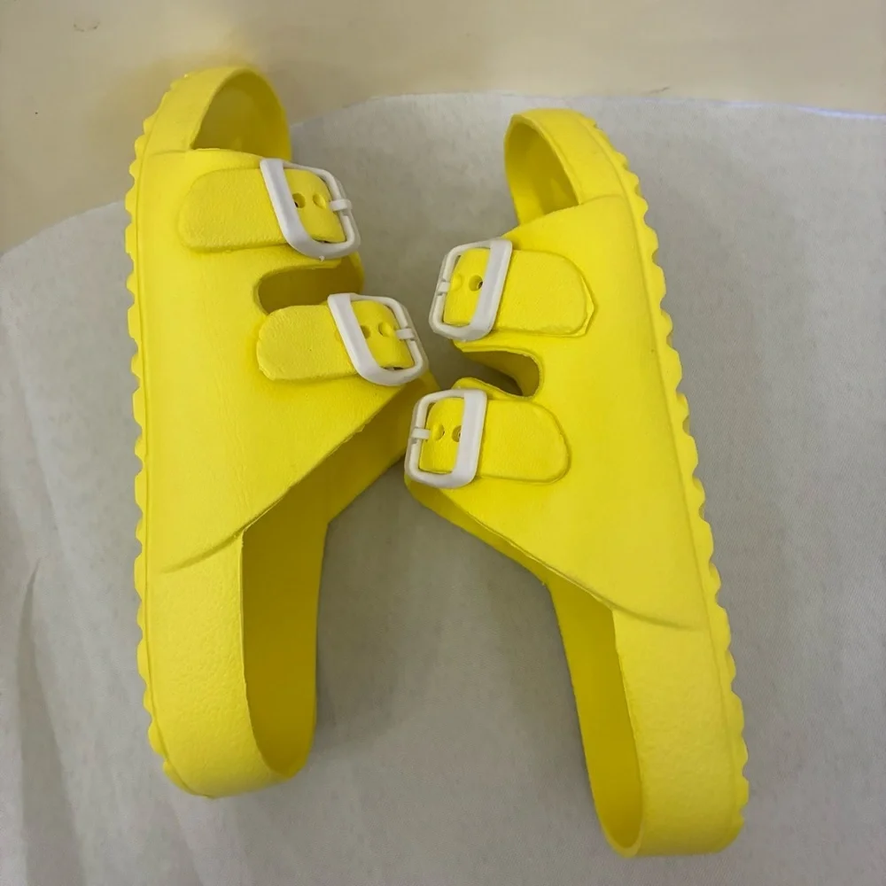 Olivia Miller Girls Yellow Double Buckle Slide Sandals Size 1